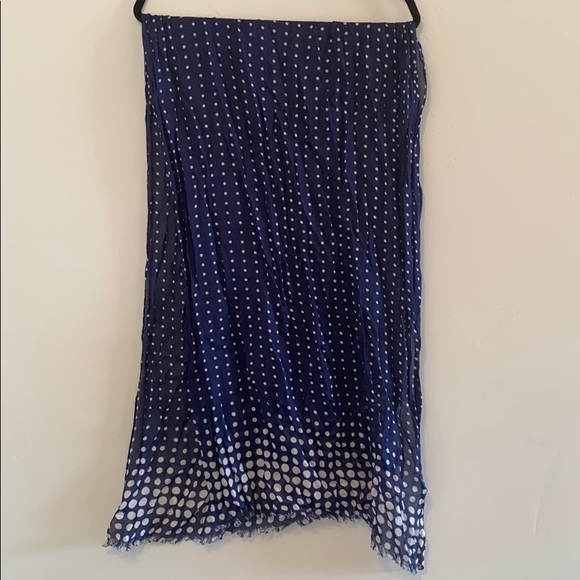 J.Crew Scarf 🔴 - Picture 2 of 4